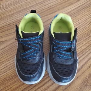 Toddler tennis shoes